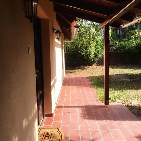 Kali Pihenohaz Ferienhaus Révfülöp